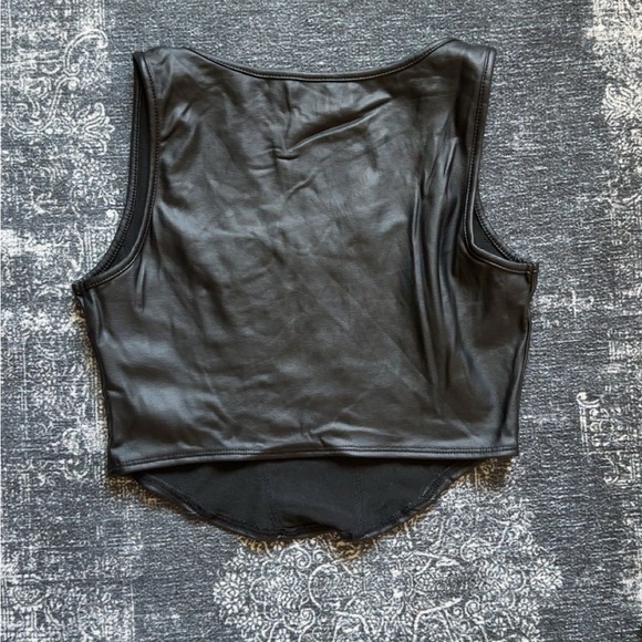 Mock leather crop top - Picture 4 of 4